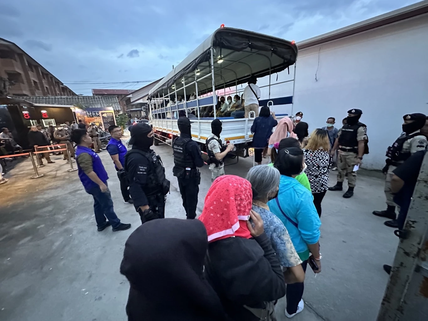 เด้ง 5 เสือ สภ.ช้างเผือก หลังกรมการปกครองบุกทลายบ่อนเชียงใหม่ 