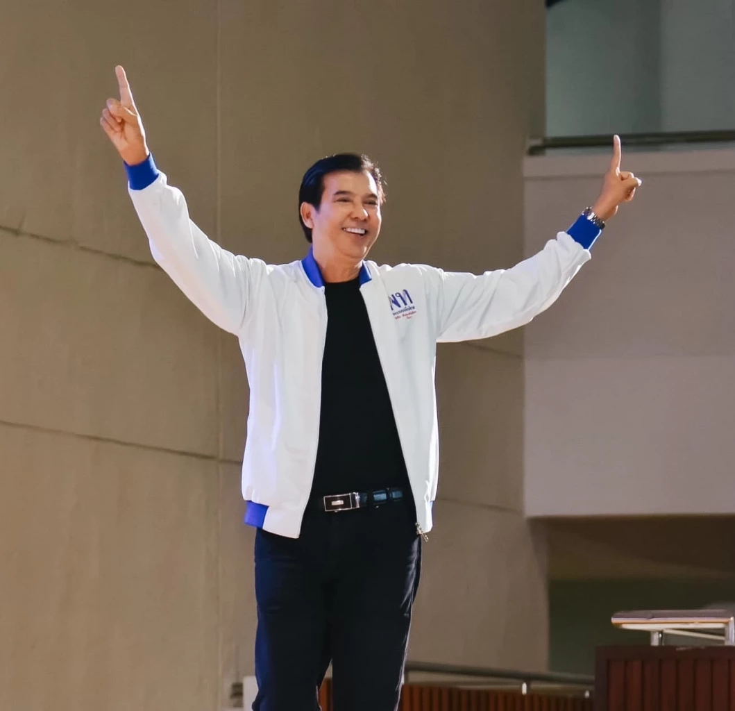 เปิดประวัติ "เด็จพี่-พร้อมพงศ์" ในวันที่คัมแบ็ก