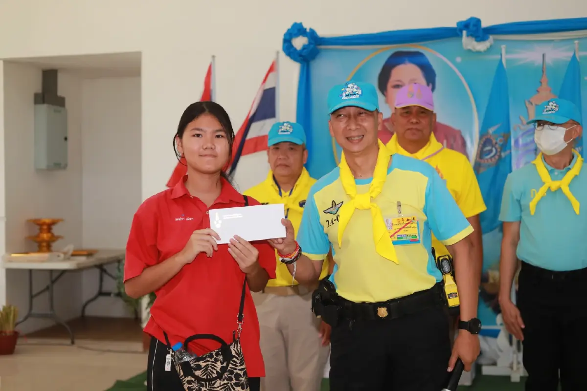 รอง ผบ.ตร. นำเยาวชน แปรอักษรรักแม่ วันเฉลิมพระชนมพรรษา 12 สิงหาคม