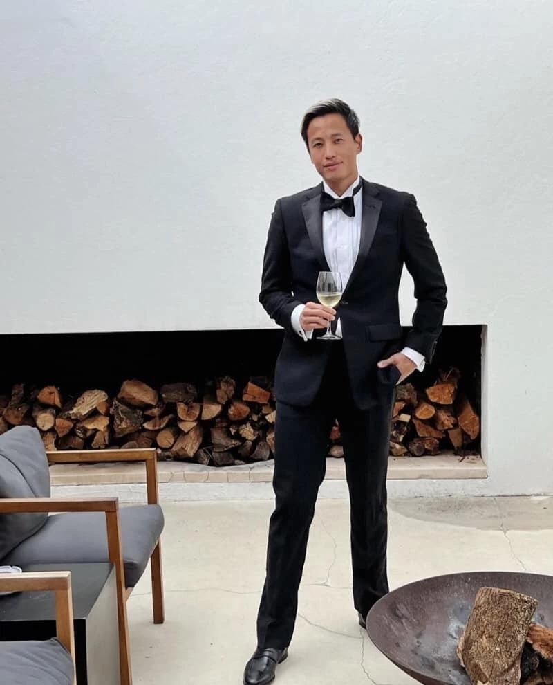 ส่องโปรโฟล์ "น้อบ ณภัทร" ทายาทแสนสิริ ดีกรีลูกชายนายกคนที่ 30 