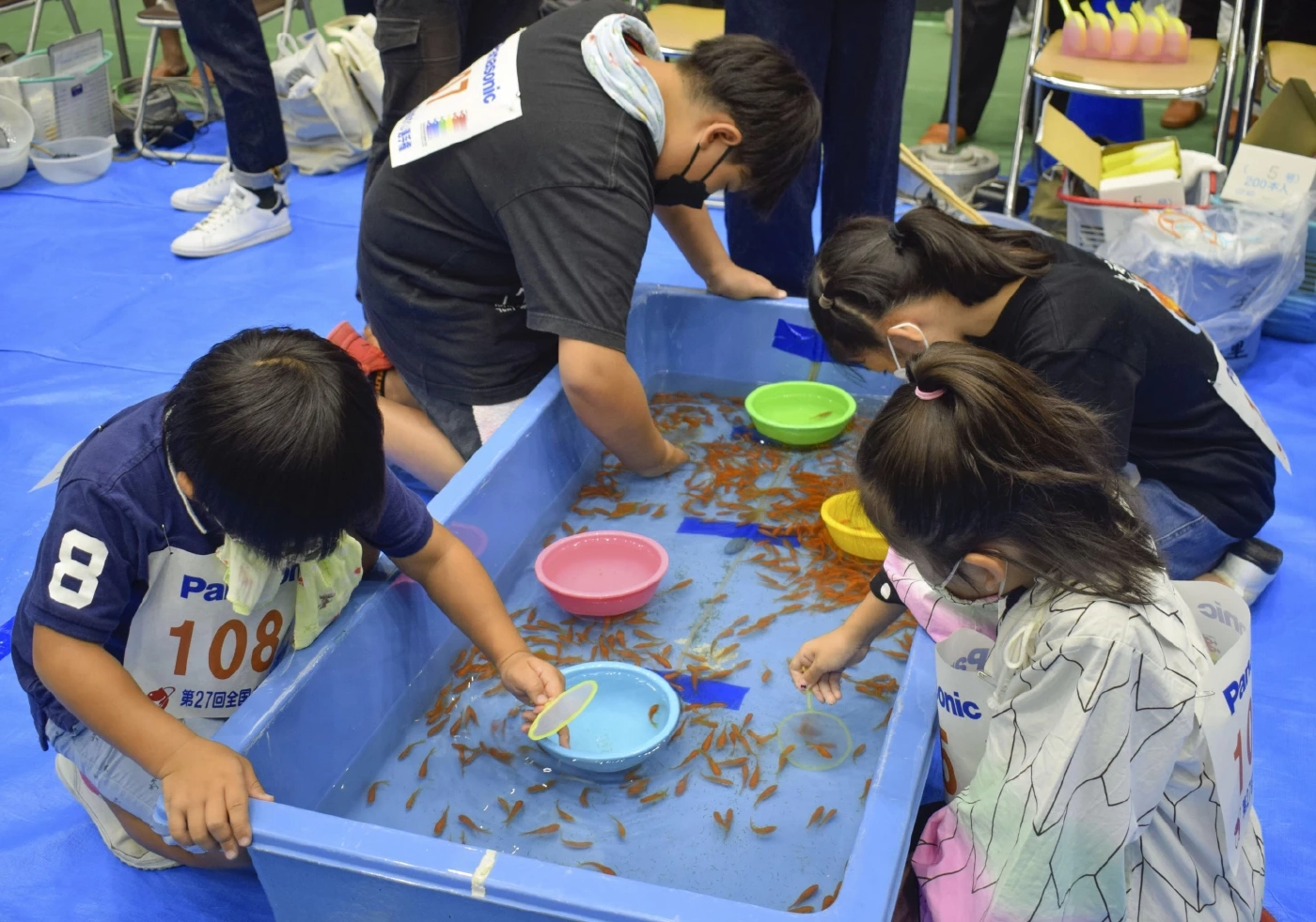 แข่งตักปลาทองเล็กญี่ปุ่น แชมป์ตักกว่า 100 ตัว ใน 3 นาที