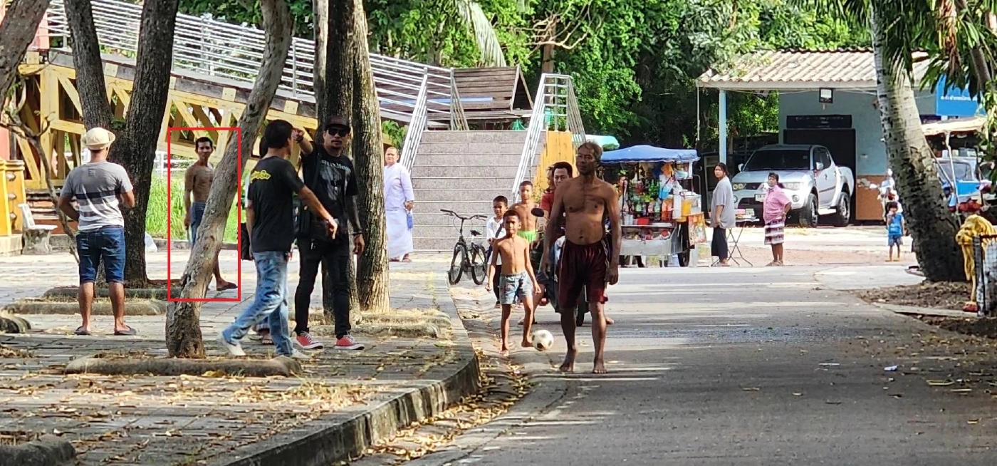 1 ต่อ 7 เด็กวัดหนีกระเจิง หนุ่มถูกห้ามจับปลาเขตอภัยทาน คว้าสปาต้าไล่ฟัน