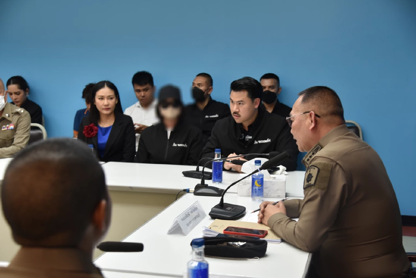 "กัน จอมพลัง" รุดช่วยสาวโดนแฟนเก่าตามราวี บุกห้องกรีดแขน-มีดปักอก