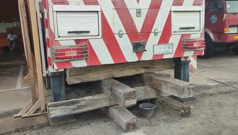 แฉเทศบาลประจวบฯ ซื้อรถดับเพลิงหรู 40 ล้าน แต่ใช้งานไม่ได้ ถูกจอดทิ้งมา 10 ปี