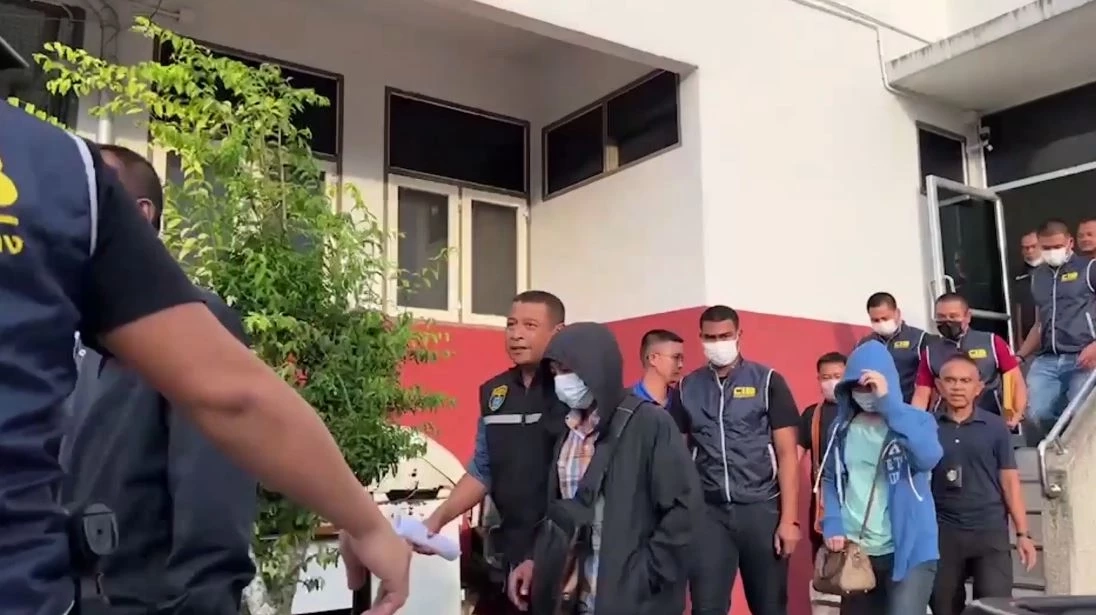 แจ้ง 4 ข้อหา "เสี่ยไหว-เจ๊หลิน" เจ้าของโกดังพลุมูโนะ สารภาพนำเข้าจากจีน