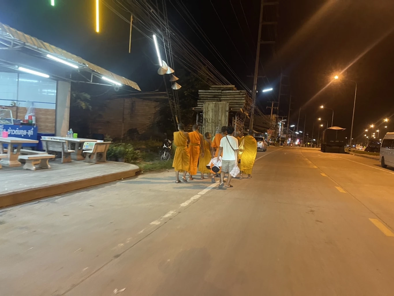 พระ-เณร ร้องเรียนเจ้าอาวาสอมเงินกฐิน กลับถูกไล่พ้นวัดช่วงเข้าพรรษา