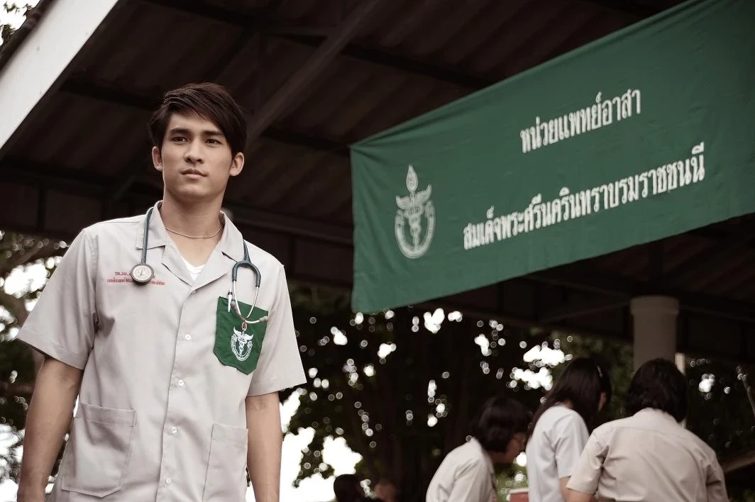 “หมอก้อง” สองบทบาทในชีวิต เปิดมุมหน้าที่อาชีพหมอที่หลายคนอาจจะยังไม่รู้