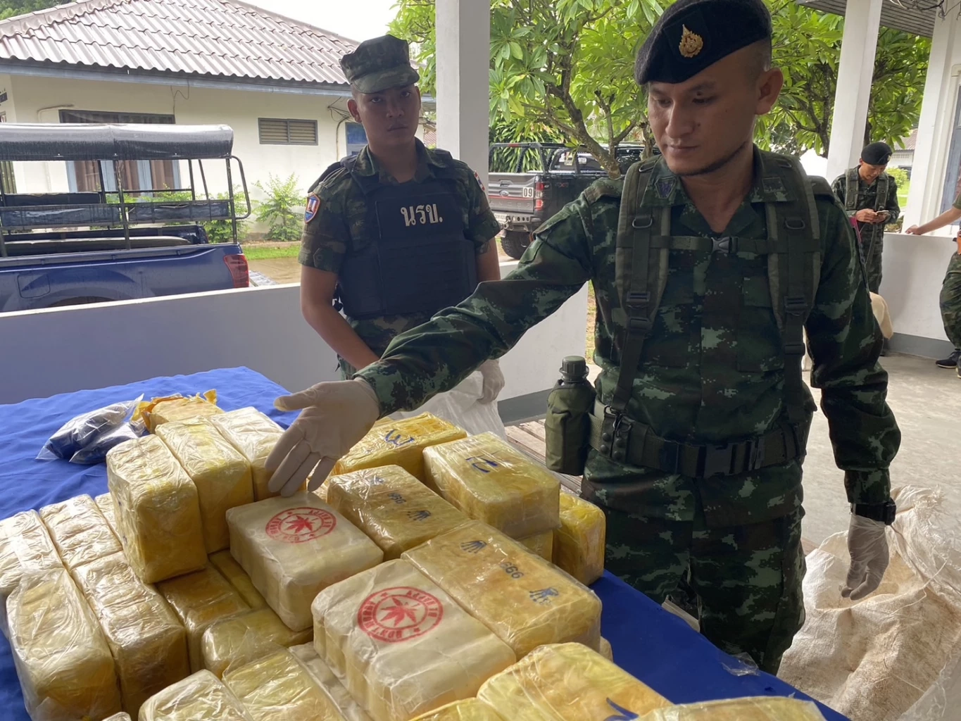 นรข. ยึดยาบ้าเกรดลักชัวรี่ มูลค่านับร้อยล้าน อึ้งมีสูตรใหม่ "ผสมกัญชา" ด้วย