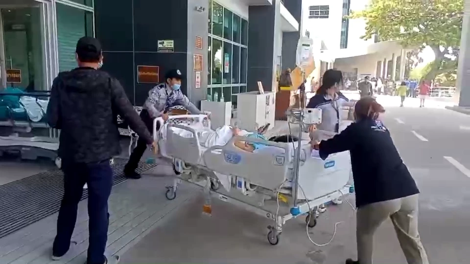 ด่วน! ไฟไหม้ตึก 150 ปี รพ.สมเด็จพระบรมราชเทวี ณ ศรีราชา อพยพผู้ป่วยอลหม่าน