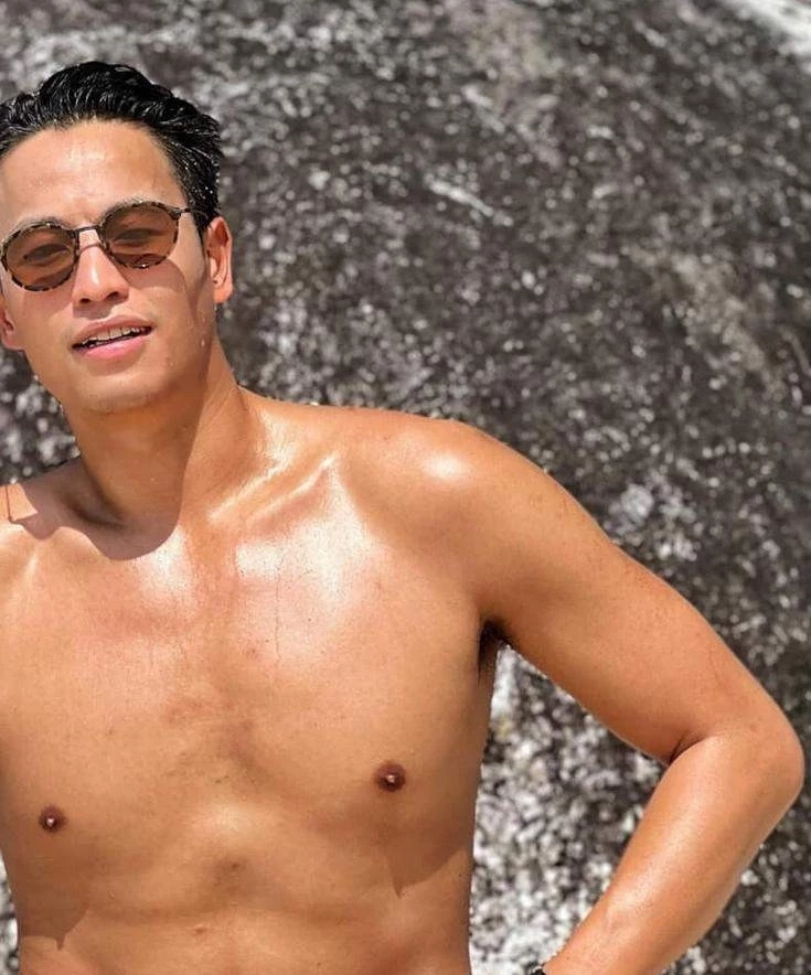 ส่องโปรโฟล์ "น้อบ ณภัทร" ทายาทแสนสิริ ดีกรีลูกชายนายกคนที่ 30 