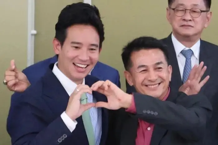 จับตาโพสต์สุดปังของ "ป๋าชูวิทย์" สดๆ ร้อนๆ “เพื่อไทยฉีก MOU” แยกทางกันไป 