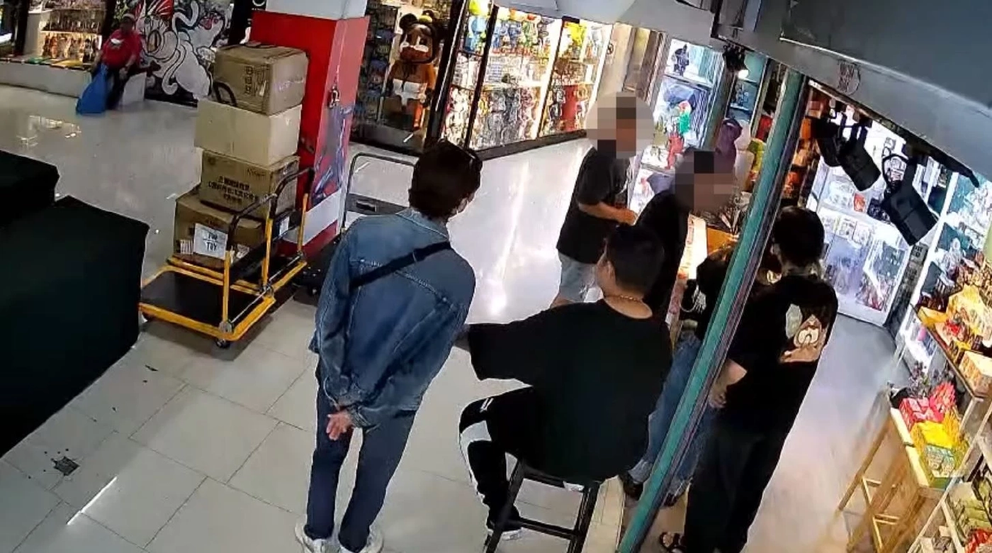 มาเฟียสะพานเหล็ก คุกคามร้านขายของเล่น อวดเบ่งตำรวจทำอะไรไม่ได้