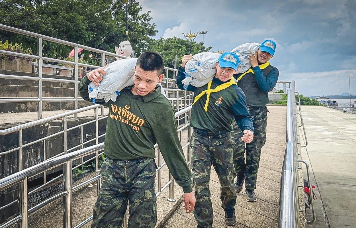 นครพนม นาข้าวจมกว่า 4 พันไร่ น้ำโขงเริ่มแตะขอบตลิ่ง เร่งป้องกันน้ำไหลเข้าชุมชน