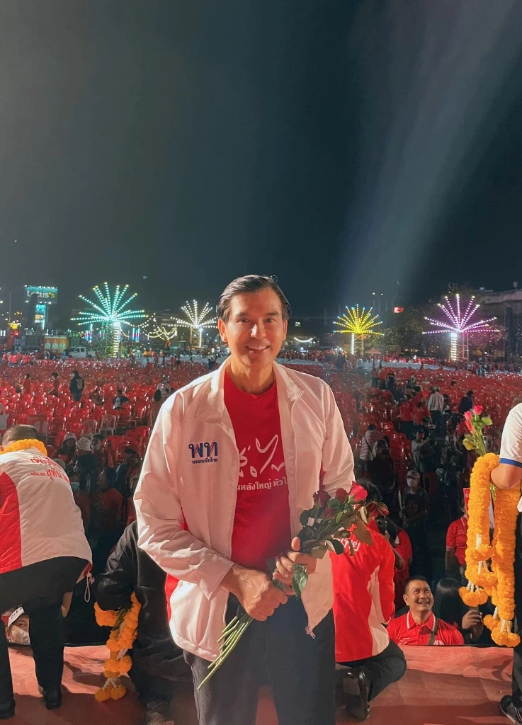 เปิดประวัติ "เด็จพี่-พร้อมพงศ์" ในวันที่คัมแบ็ก