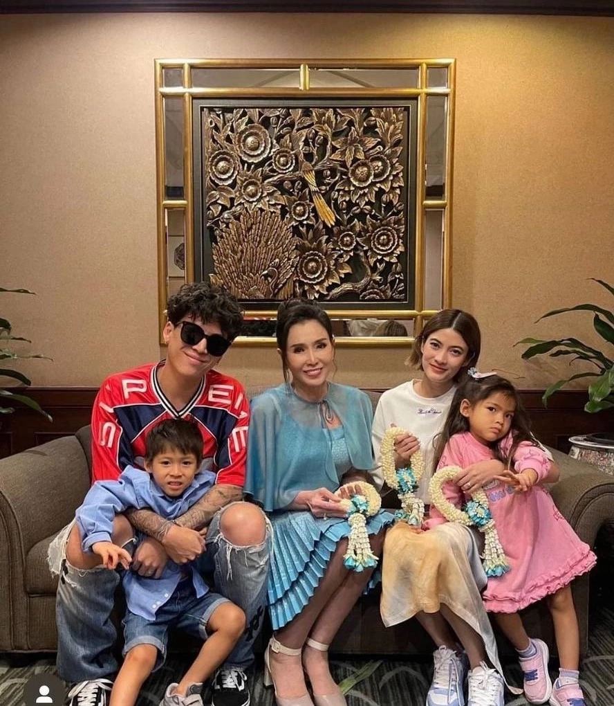 หัวอกคนเป็นแม่ อาภัสรา หงสกุล โพสต์ซึ้ง ย้อนวันวิวาห์ ป๊อก-มาร์กี้ 