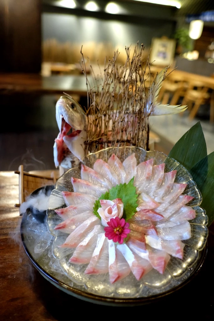 ซาซิมิปลาไทย