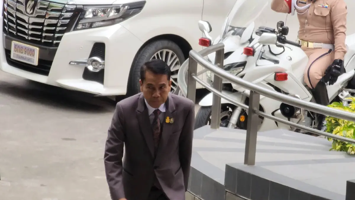 สุทิน รมว.กลาโหม พลเรือนคนแรก ที่ไม่ได้เป็นนายกฯ