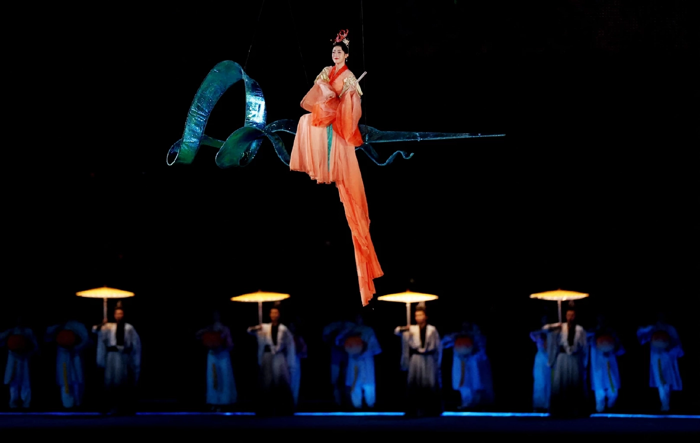 พิธีเปิด “เอเชียนเกมส์” สุดล้ำ ใช้ดิจิทัลจุดคบเพลิง-แสดงพลุ