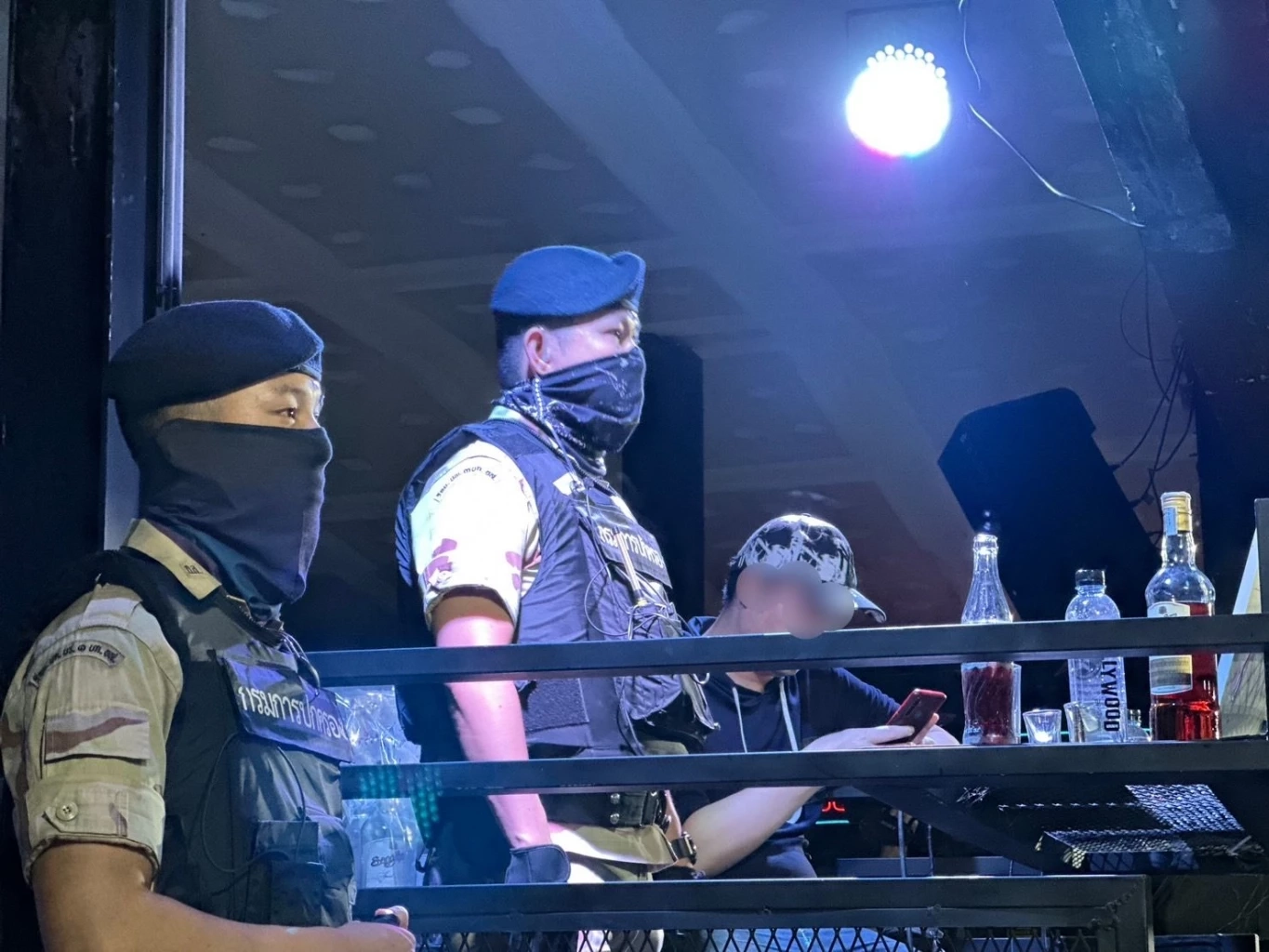 เปิดปฏิบัติการ "พญางำเมือง" บุกทลายคาราโอเกะ จ.พะเยา แอบแฝงค้าประเวณีเด็ก