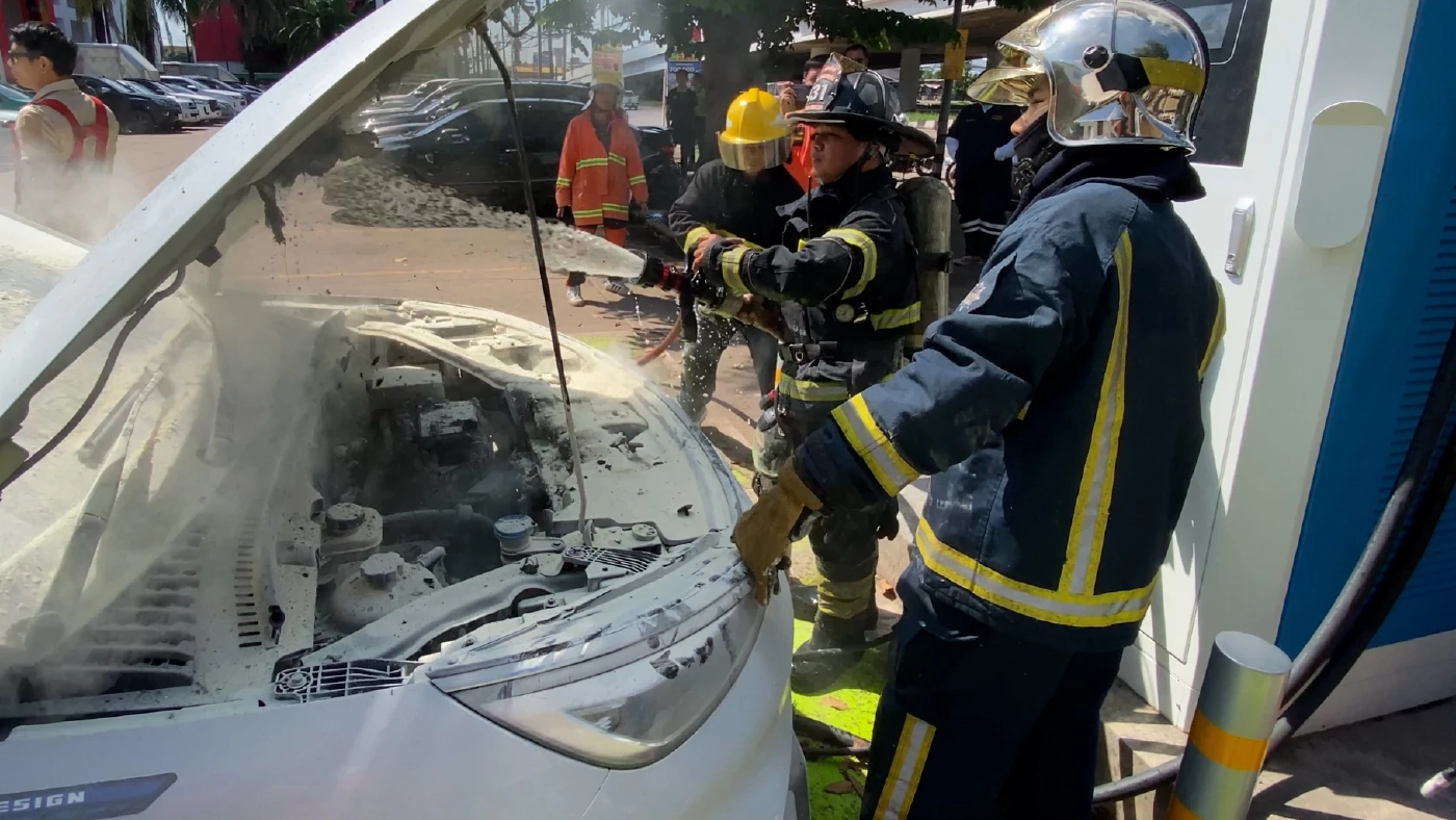 BYD พบแล้ว สาเหตุ "ATTO 3" ป้ายแดง จอดชาร์จควันท่วม ที่แท้แค่น้ำยาแอร์รั่ว