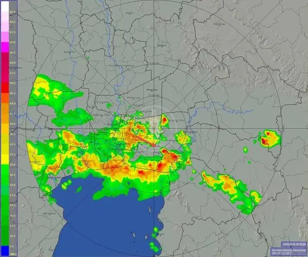 ด่วน! ฝนถล่มหนัก ทำ กทม. จมบาดาล หนักสุดย่านพระโขนง (มีคลิป)