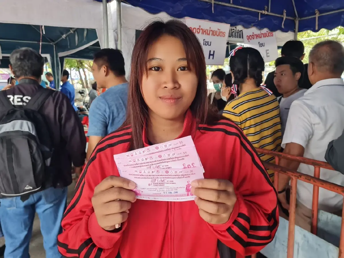 น.ส.จิรัญญา สานุสันต์ อายุ 22 ปี แฟนวอลเลย์บอลหญิงไทย
