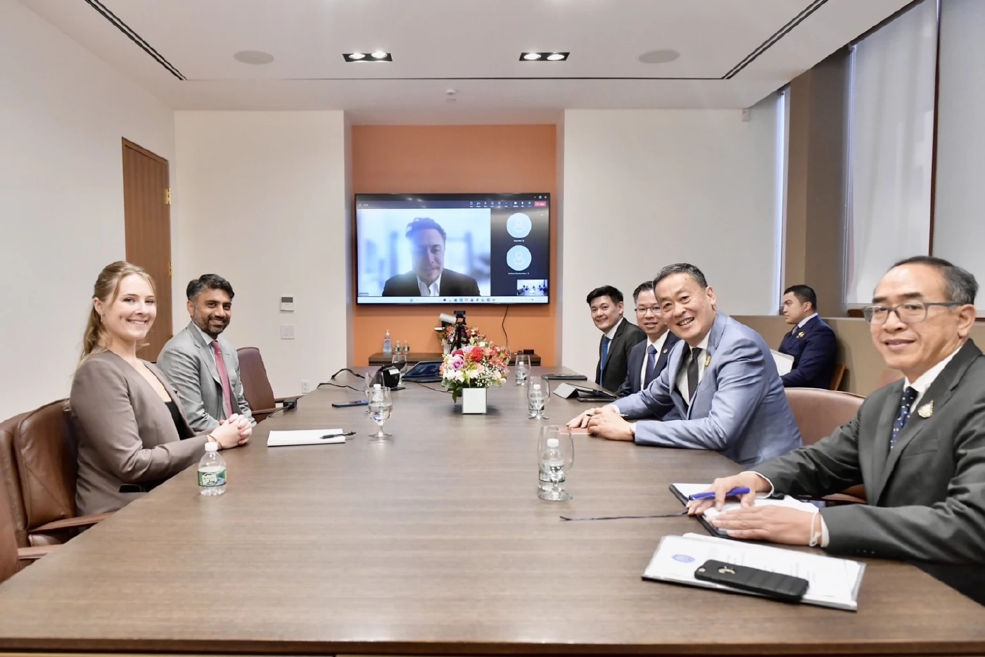 นายกรัฐมนตรี หารือกับ นายอีลอน มัสก์ และผู้บริหารของ Tesla, SpaceX และ Starlink ผ่านระบบการประชุมทางไกล
