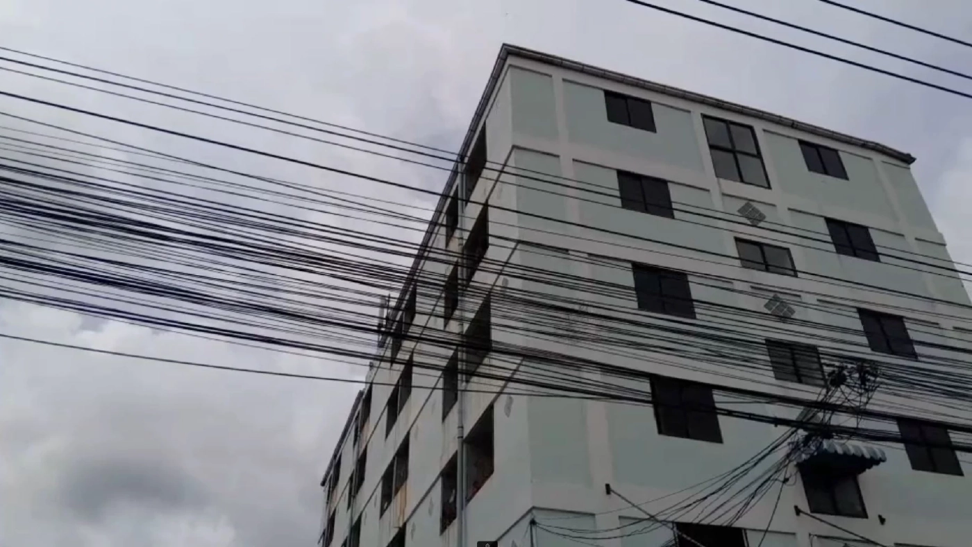 กู้ภัยเร่งช่วยเหลือหนุ่ม 23 ปี ประชดแฟน โดดตึก ย่านสุขสวัสดิ์