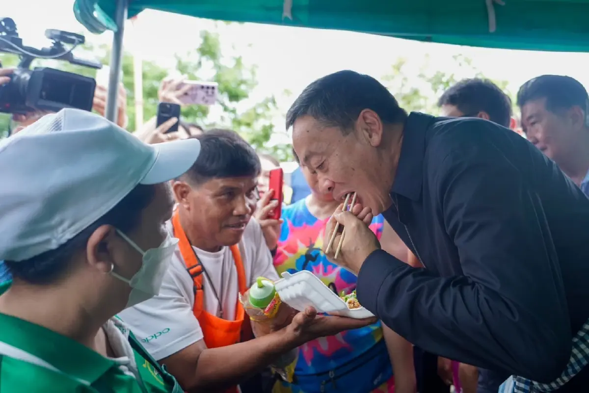 "เศรษฐา"อารมณ์ดีเดินตลาดอุดร ช่วยอุดหนุนสินค้าเกษตร