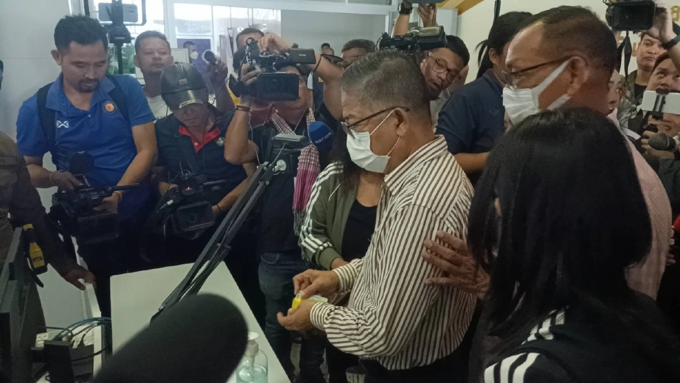 ทนายความของนายประวีณ จันทร์คล้าย ผู้ต้องที่ถูกควบคุมตัวมาที่กองปราบ เข้าร่วมการสอบปากคำ