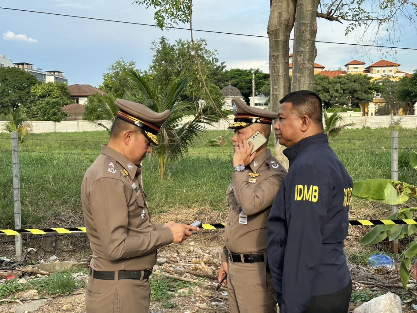 "รองนพศิลป์" ลุยตรวจจุดทิ้งศพ หาหลักฐานมัดตัว "ไอ้เอ็ม" พ่อโหดโบกปูนลูก