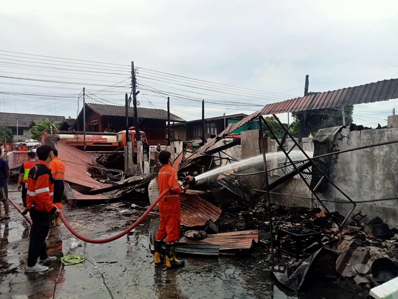 ไฟไหม้บ้านกลางดึกพบชายวัย 52 ปีถูกไฟคลอกเสียชีวิตในห้องนอน