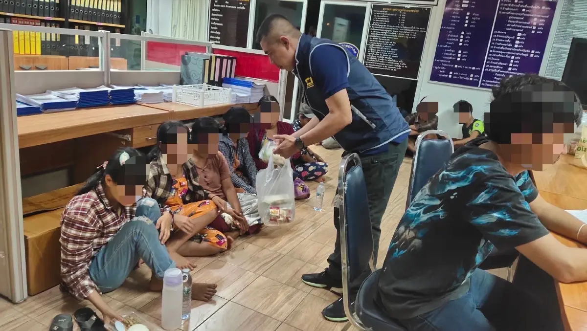 ตร.ทางหลวง สกัดกระบะขน 20 แรงงานเมียนมาร์ คาเส้นทางด่านช้าง