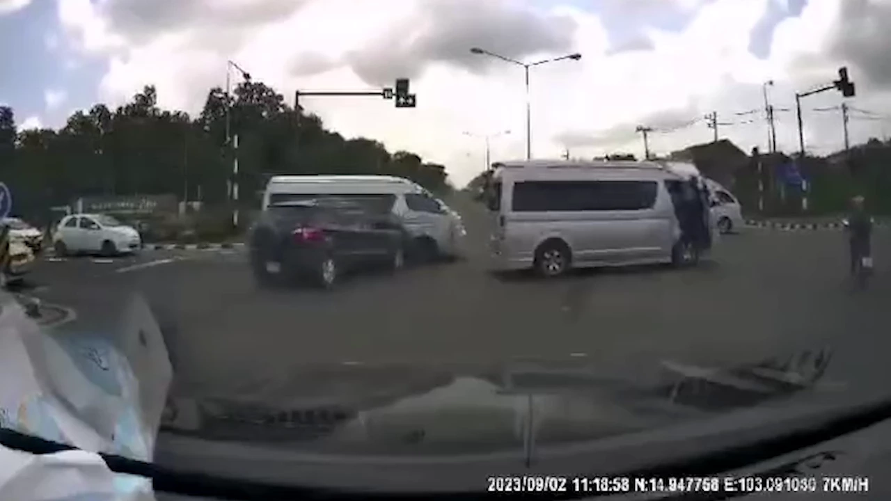 ตำรวจปรับ 2 พัน คนโบกรถกลางสี่แยก รถตู้"สายลมคลับ" 70 คันผ่านฉลุย