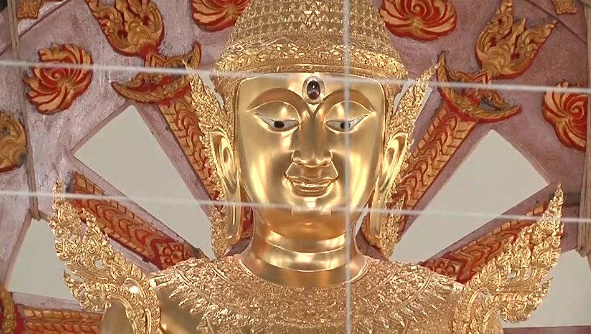 "บิ๊กต่อ" ควง "ไตรรงค์" ร่วมพิธีเบิกเนตรหลวงพ่อสุขใจ สีคิ้ว