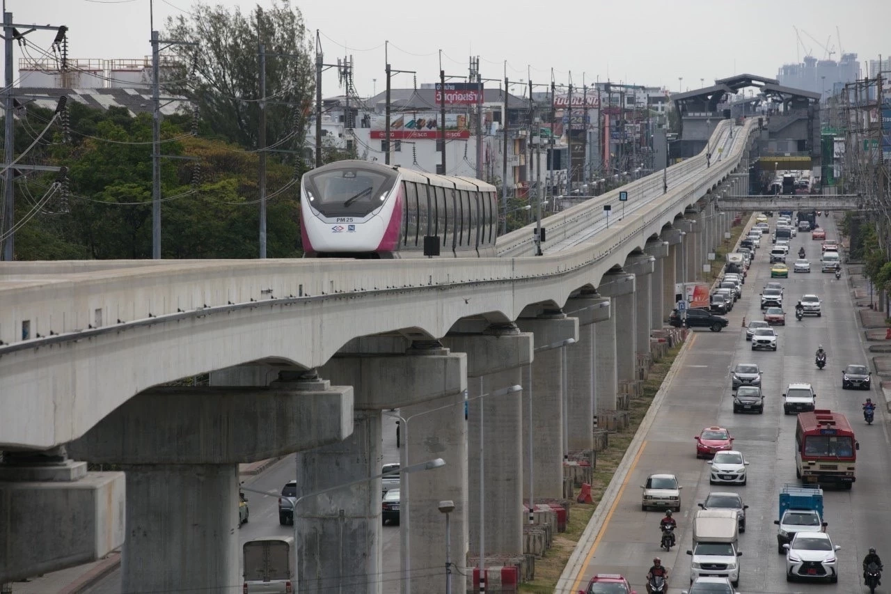เช็กงานก่อสร้างรถไฟฟ้า "สายสีชมพู" คืบหน้าแค่ไหน