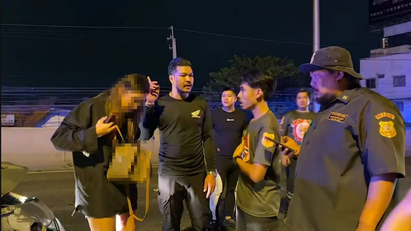 วีออส พุ่งชน จยย.สะพานพรพระร่วง เขตสายไหม ดับ 1 สาหัส 1