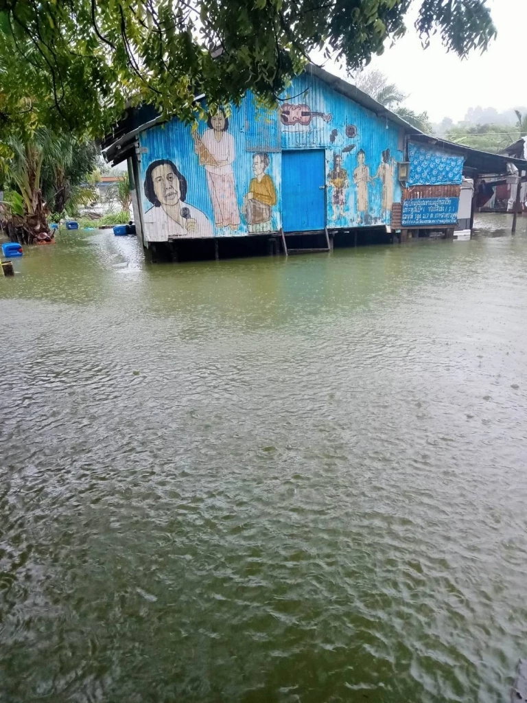 น้ำท่วม "เกาะหลีเป๊ะ" ชาวบ้านหมดหวังหน่วยงานรัฐ วอน "นายกฯ" เร่งช่วยเหลือ