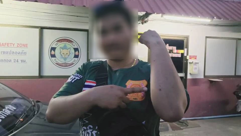 2 กู้ภัย เปิดศึกแย่งคนเจ็บ ยิงปืนลงพื้น ปลอกกระสุนโดนอีกฝ่ายบาดเจ็บ