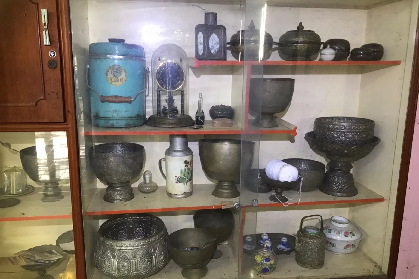 รวบ แก๊งลอบขุดค้นวัตถุโบราณ โพสต์ขายสร้างรายได้ 10 ล้านบาท