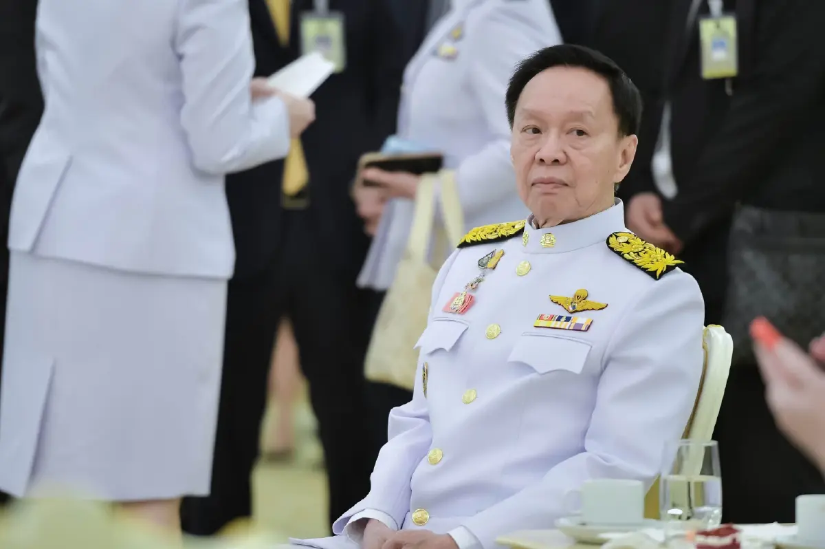 พล.ต.อ.พัชรวาท ปัด รับไม้ต่อสานงานพรรคแทน ยัน "บิ๊กป้อม" ยังไม่วางมือ