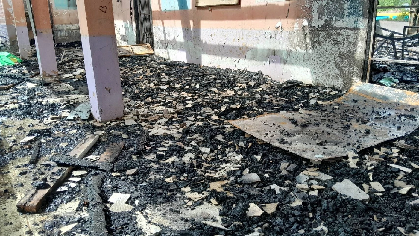 ไฟไหม้อาคารเรียนบ้านโจดกลาง วอดทั้งหลัง เด็กกว่า 100 ชีวิต ไร้ห้องเรียน