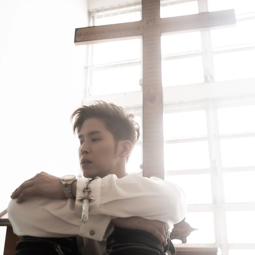 "เก๋ไก๋ สไลเดอร์" น้ำตาแตกอินจัดใน MV “ปลงใจ”ซิงเกิลใหม่ของ JOELONG 