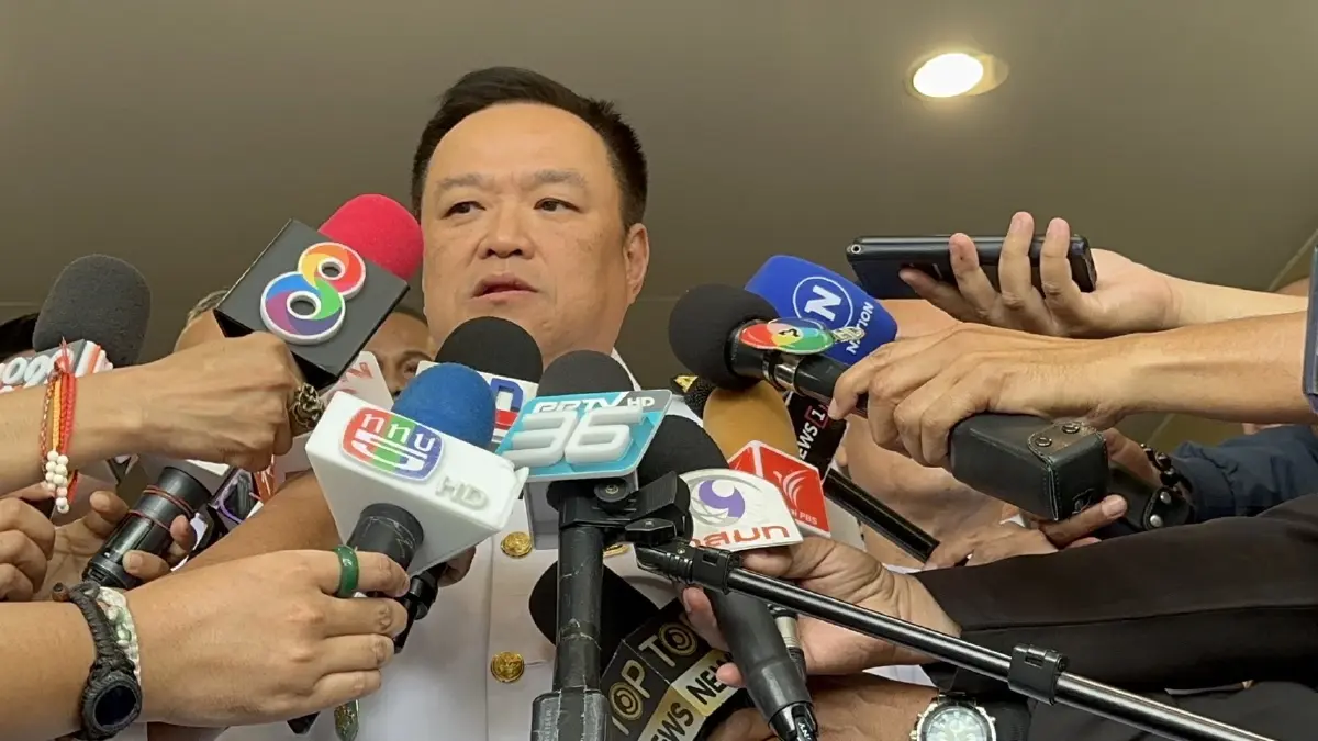 อนุทิน ชาญวีรกูล รองนายกรัฐมนตรี และรมว.มหาดไทย