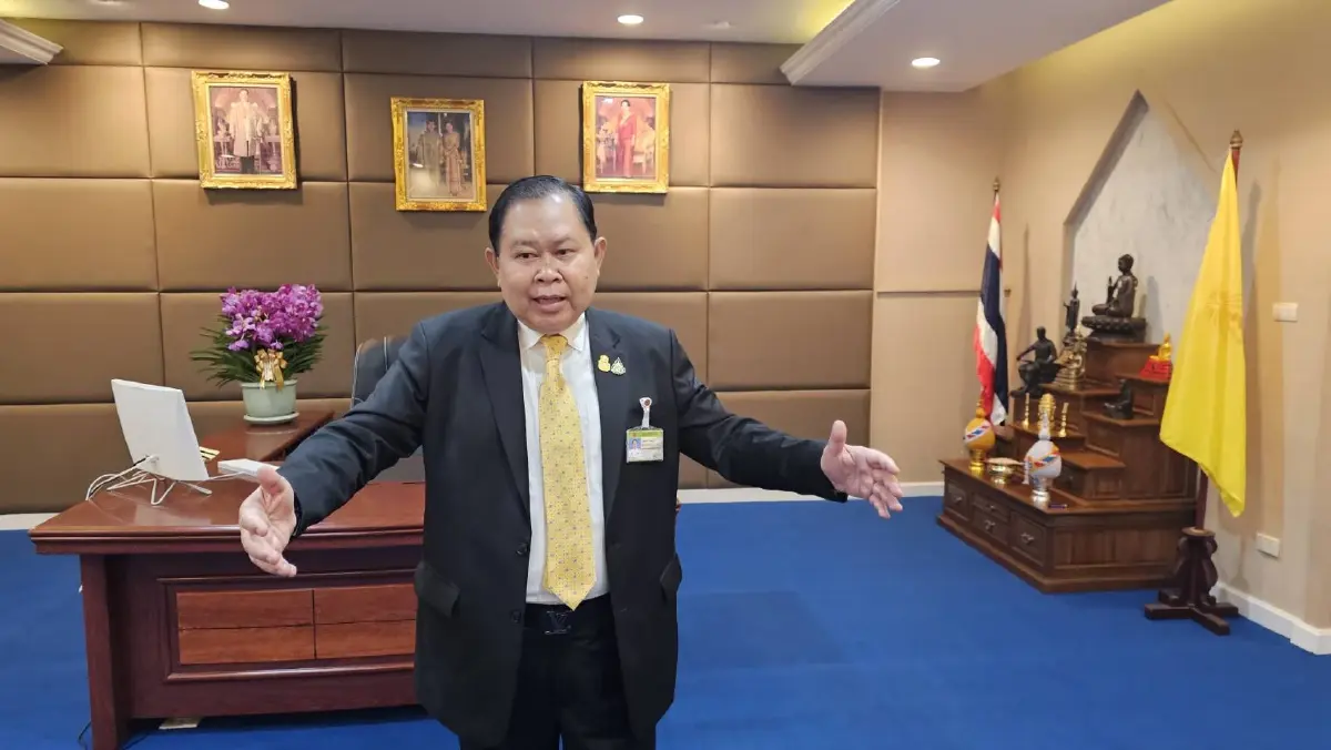 นายไชยา พรหมา รัฐมนตรีช่วยว่าการกระทรวงเกษตรและสหกรณ์ 