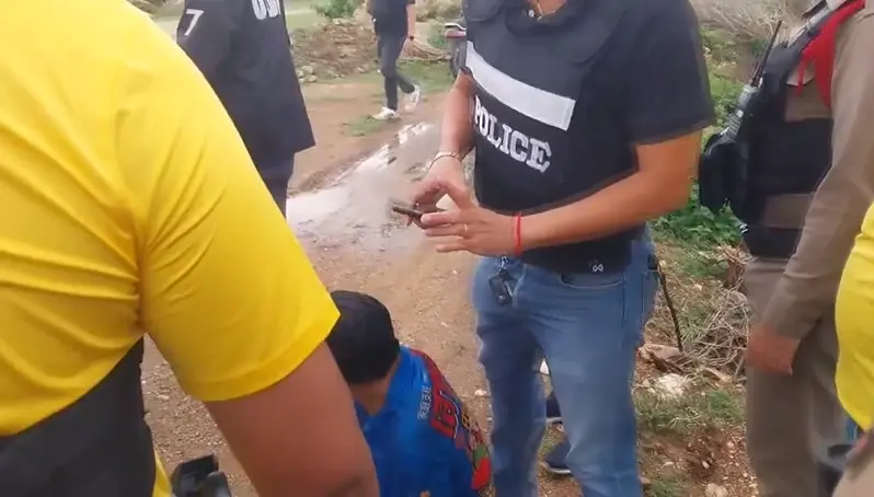 นายสุเทพ หรือ หมู เมืองมิ่ง อายุ 44 ปี หนุ่มควงปืนบุกฉุดสาวถึงบ้าน