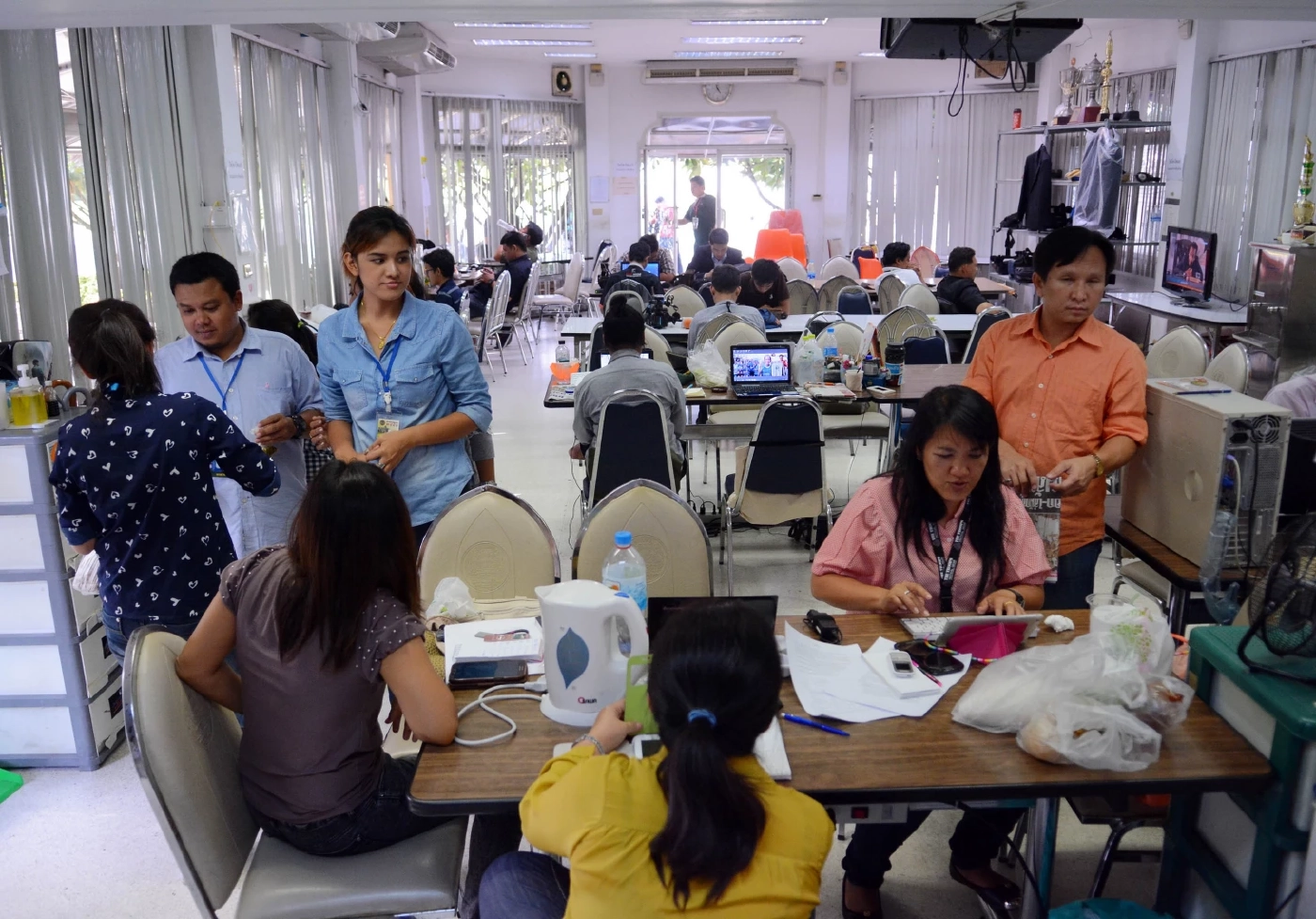 ภายในห้องทำงานของ รังนกกระจอก 2 กว้างขวางกว่า และสามารถรองรับคนได้จำนวนมากกว่า 