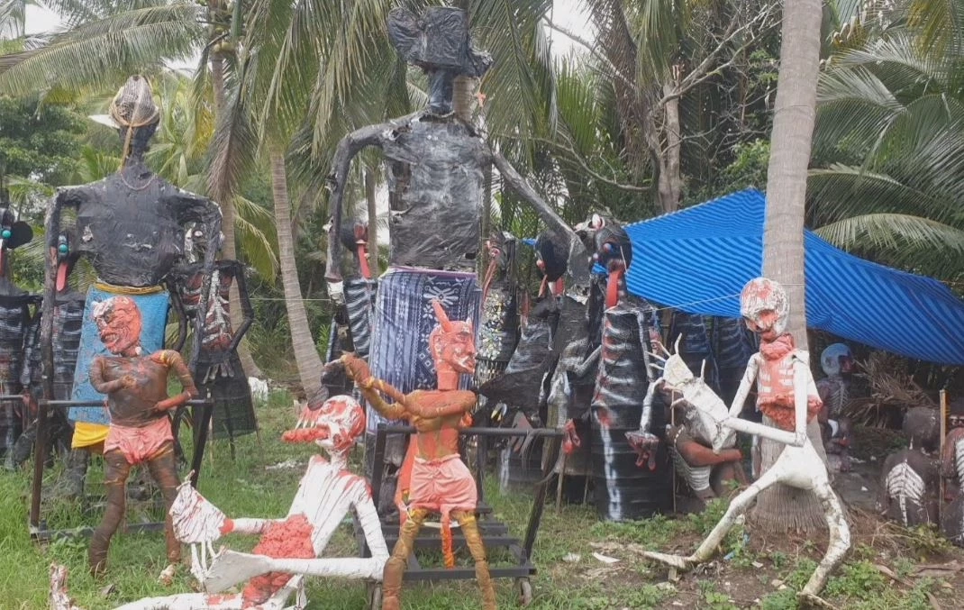 เร่งแต่ง "หุ่นเปรต" เฉลิมฉลอง 100 ปี งานบุญสารทเดือนสิบเมืองคอน