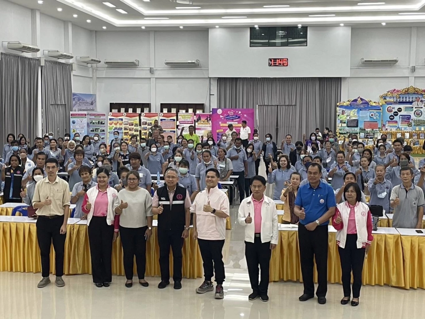 "วราวุธ" ลงพื้นที่ติดตามให้ความช่วยเหลือผู้ประสบเหตุวาตภัย จ.สุพรรณบุรี