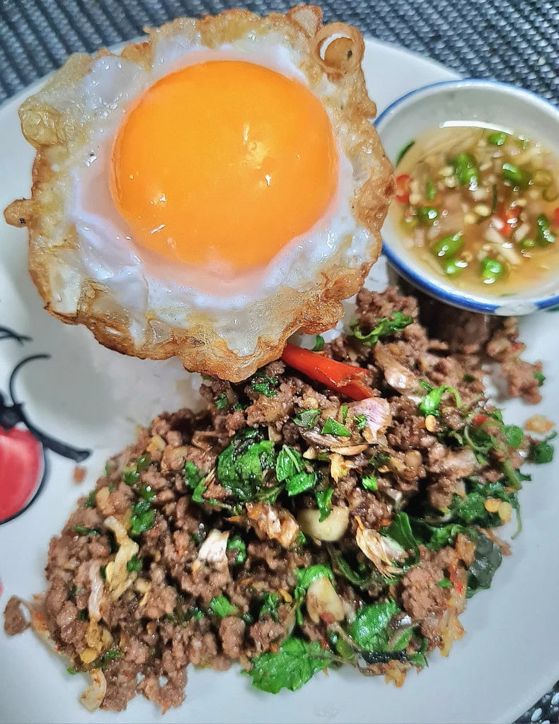 ชวนชิม "ผัดกะเพราคนเมืองกาญจน์" รองแชมป์ประเทศไทย